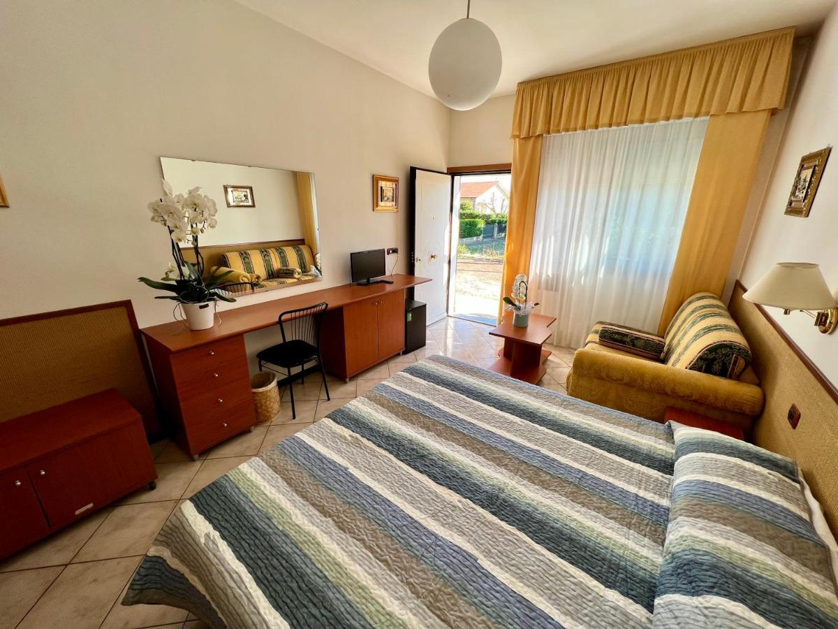 Hotel Ca' Bianca Da Paolino ミザーノ・アドリアーティコ エクステリア 写真