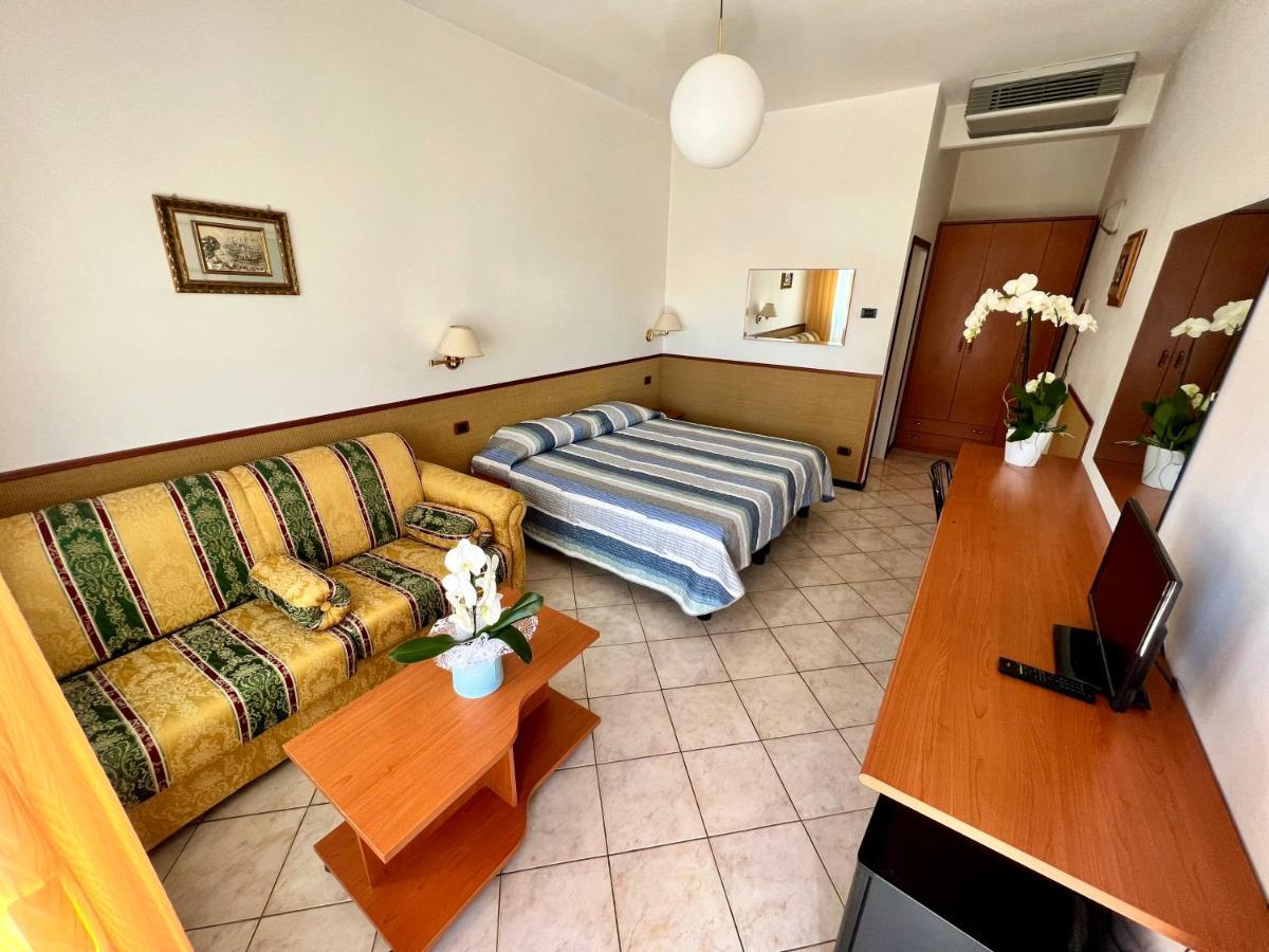 Hotel Ca' Bianca Da Paolino ミザーノ・アドリアーティコ エクステリア 写真