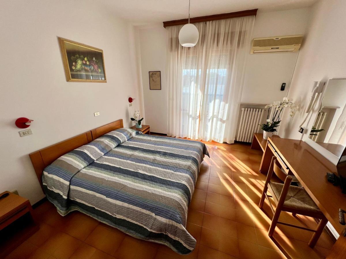 Hotel Ca' Bianca Da Paolino ミザーノ・アドリアーティコ エクステリア 写真