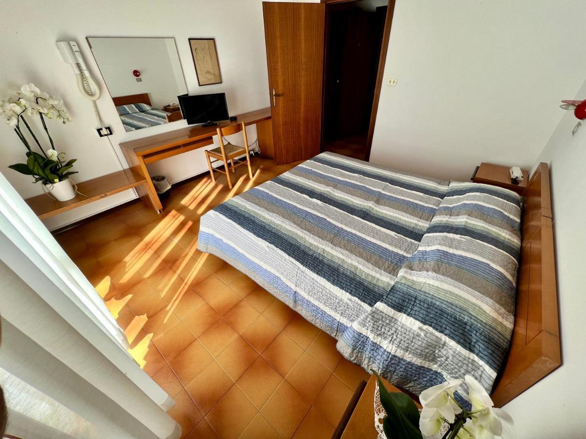 Hotel Ca' Bianca Da Paolino ミザーノ・アドリアーティコ エクステリア 写真