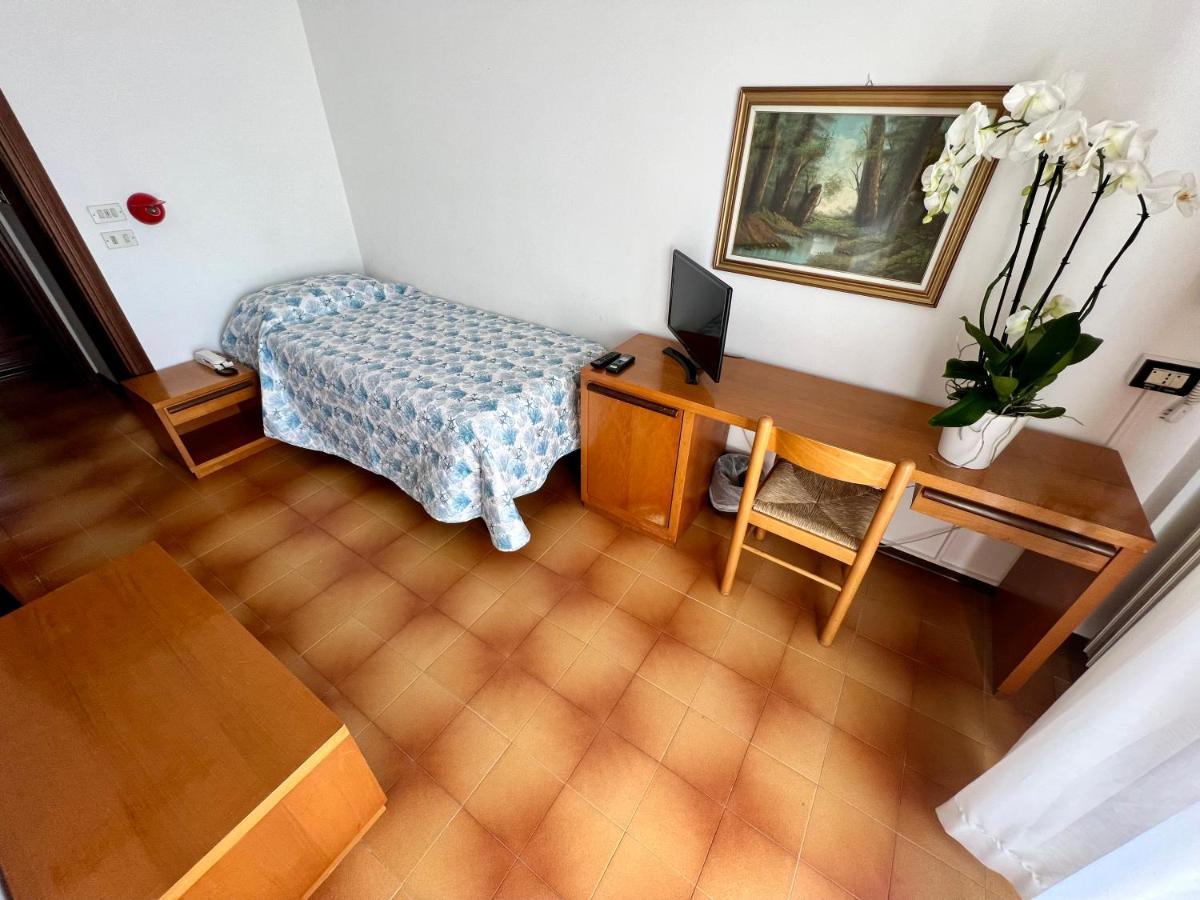 Hotel Ca' Bianca Da Paolino ミザーノ・アドリアーティコ エクステリア 写真