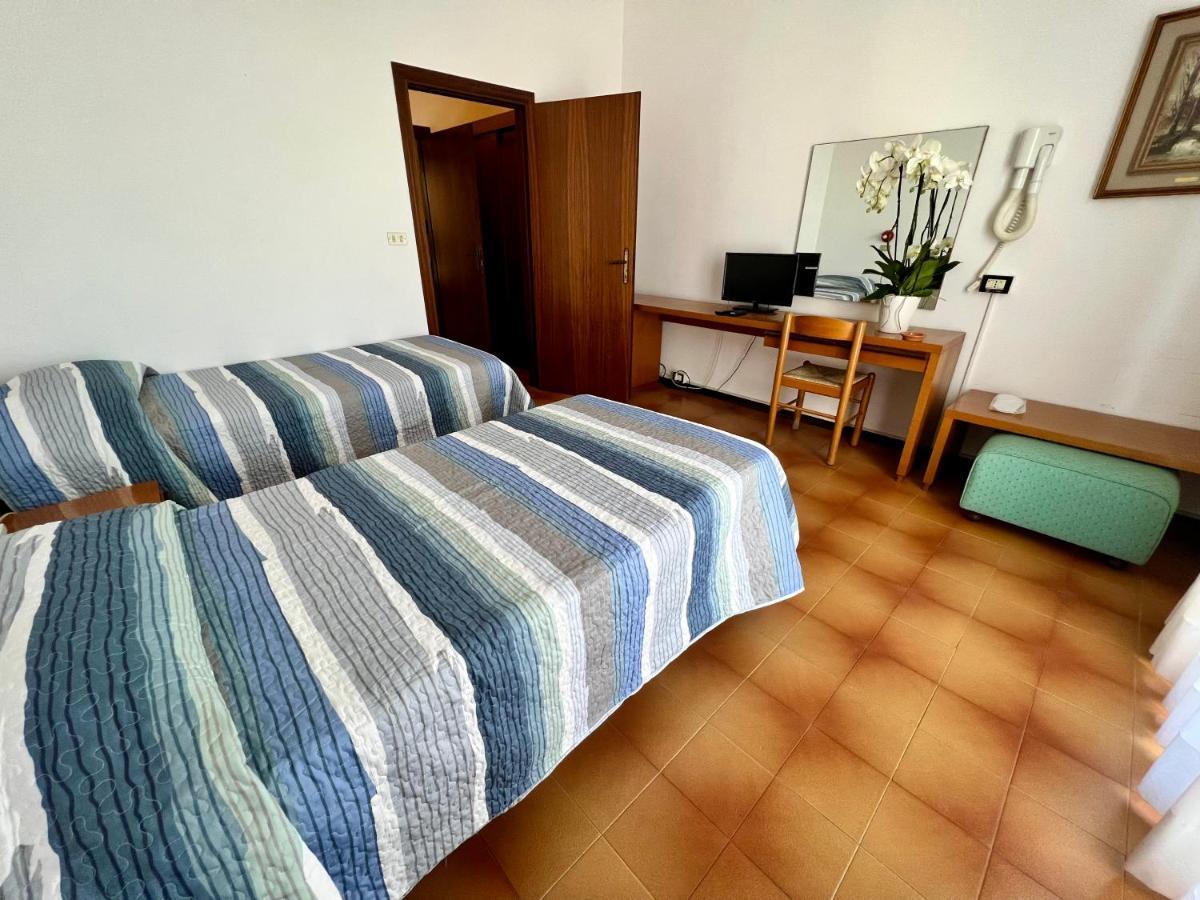Hotel Ca' Bianca Da Paolino ミザーノ・アドリアーティコ エクステリア 写真