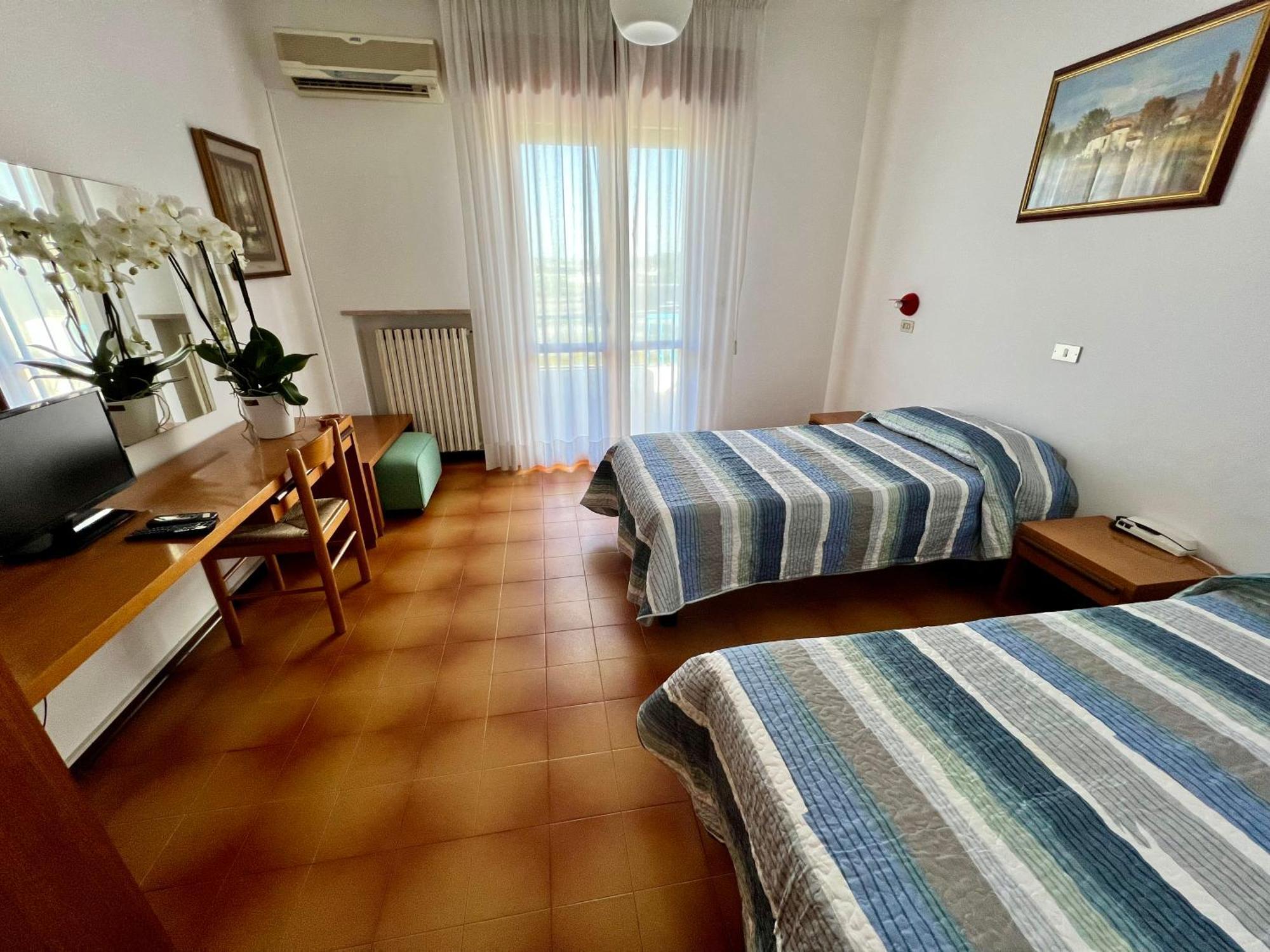 Hotel Ca' Bianca Da Paolino ミザーノ・アドリアーティコ エクステリア 写真