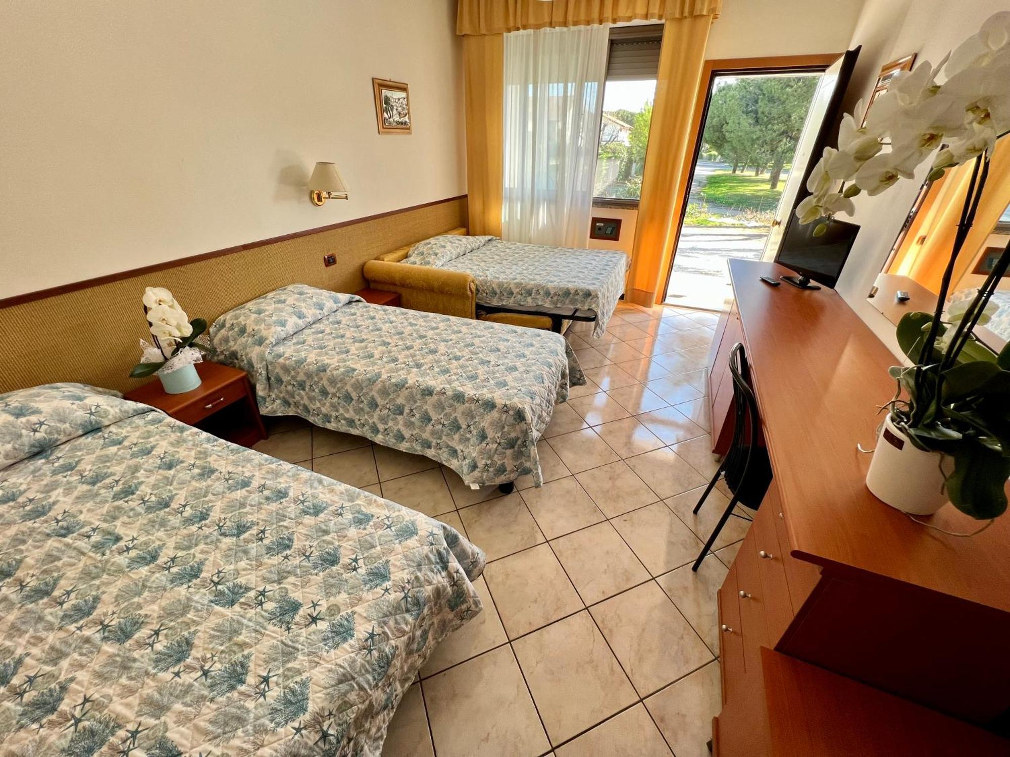 Hotel Ca' Bianca Da Paolino ミザーノ・アドリアーティコ エクステリア 写真