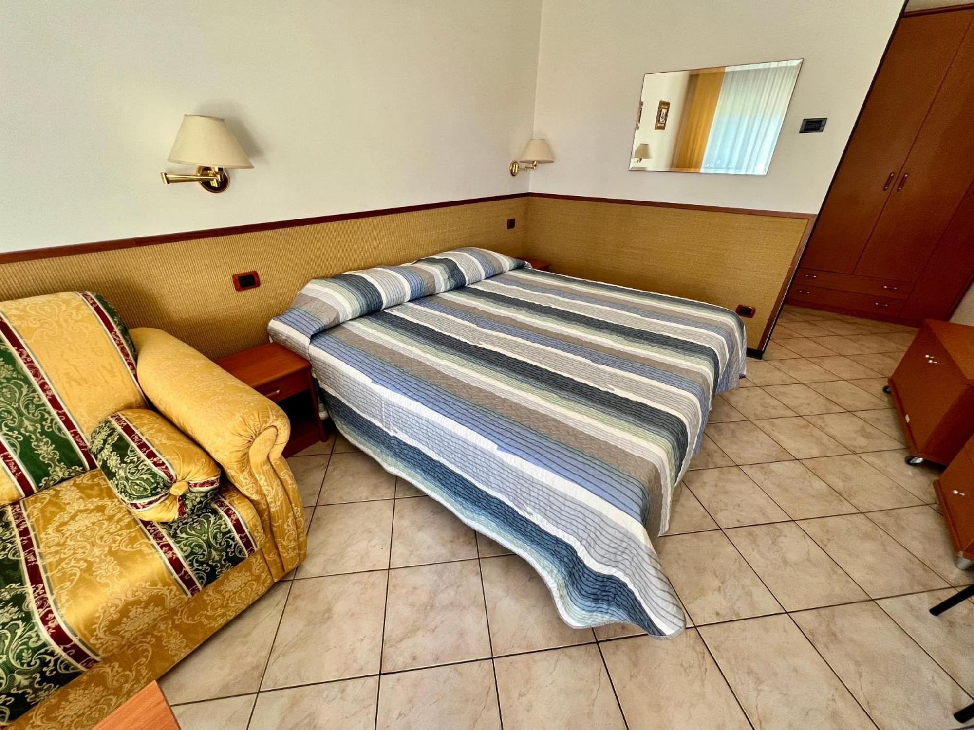 Hotel Ca' Bianca Da Paolino ミザーノ・アドリアーティコ エクステリア 写真